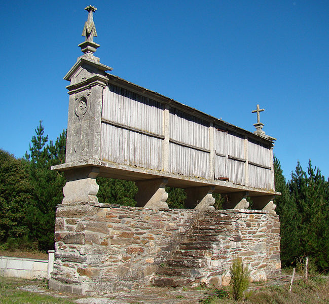 Author: Bjørn Christian Tørrissen via Wikipedia Commons Horreo in Galicia
