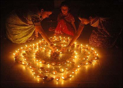 Author: Ashish Kanitkar via Wikipedia Commons, indoor decoration for Diwali
