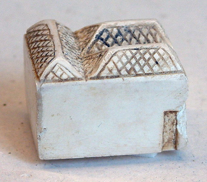 Ancient_Egyptian_House_miniature_showing_windcatchers